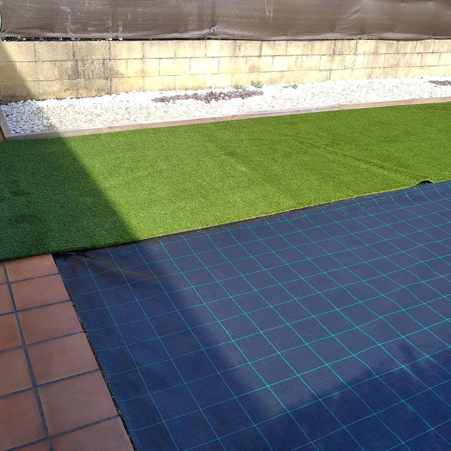 Instalación de césped artificial | Viveros Viver Jardín, tu vivero en León. Diseño y jardines la máxima calidad y profesionalidad.