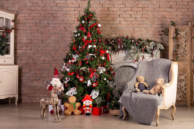 ¿TE AYUDAMOS A PREPARAR EL ÁRBOL DE NAVIDAD?